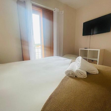 Casa Sonia Great Location Quiet Area Easy Access Villa โอบิดอส ภายนอก รูปภาพ